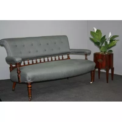 Feines Antikes Englisches Viktorianisches Nussbaum Sofa ca. 1860