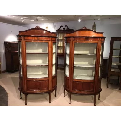 Antikes original englisches edwardianisches Paar Mahagoni Vitrinen ca. 1900