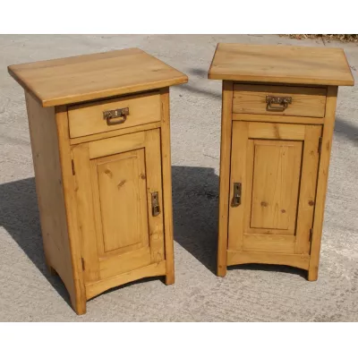 Feines Paar antike Kiefern Nachttische niederländisch 1900