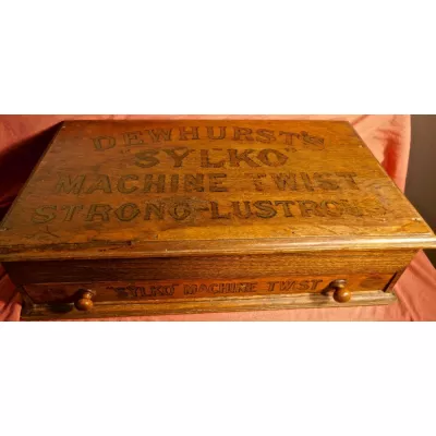 Original Englische Antike Dewhursts Box Herrenbekleidung Shop Kommode ca. 1920