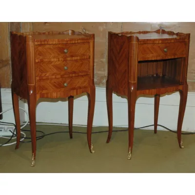 Original antike französische Königsholz Nachttische 1920