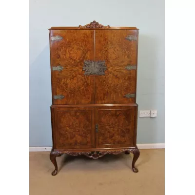 Fabelhafter antiker britischer Nussbaum Cocktail Schrank 1920