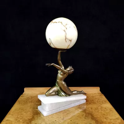 Original Antike Englische Art deco Tischlampe mit Frauen Figur ca. 1930