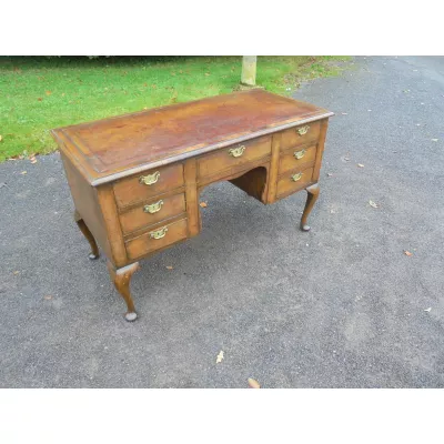 Wunderbarer antiker Nussbaum Schreibtisch antik Ladies Desk 19. Jh
