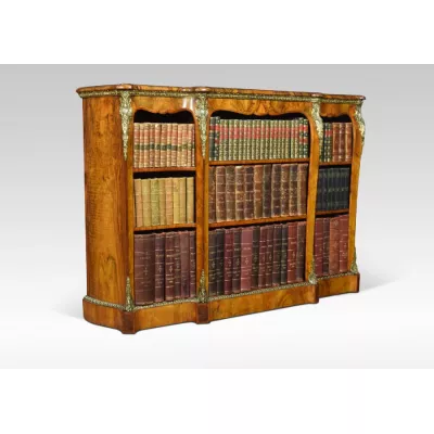 Antikes Englisches Viktorianisches Nussbaum Breakfront Bücherregal ca. 1840