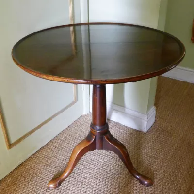Original Antiker Englischer George III. Mahagoni Kleintisch wine table ca. 1750