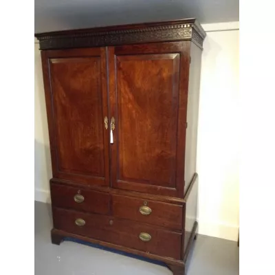 Toller antiker Mahagoni Kleiderschrank Linen Press englisch 1750