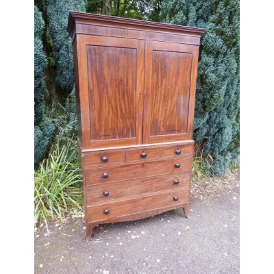 Faszinierender georgianischer antiker Mahagoni Linen Press Kleiderschrank 18. Jh