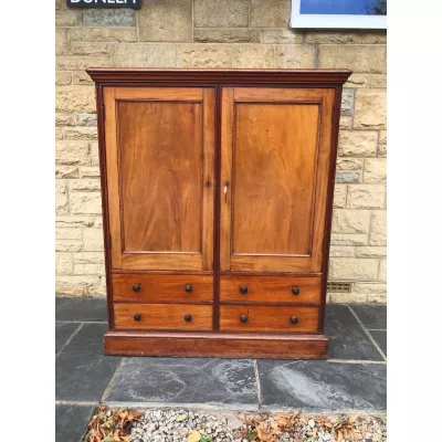 Original antiker britischer Mahagoni Kleiderschrank 19. Jh
