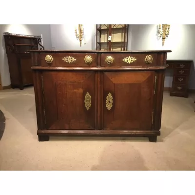 Fablehaftes antikes französisches Eichen Sideboard ca 1750