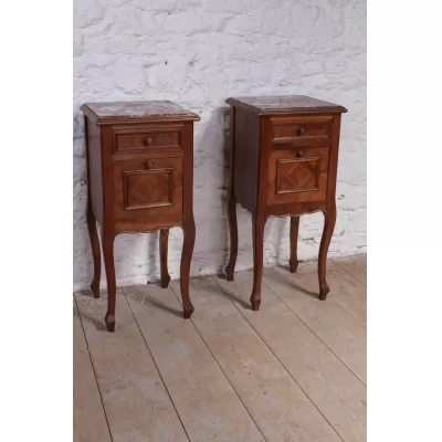 Elegante antike französische Nussbaum Nachttische Louis XV ca 1900