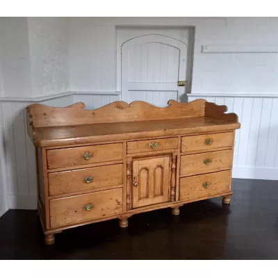 Hervorragendes Antikes Englisches Kiefern Sideboard ca. 19. JH