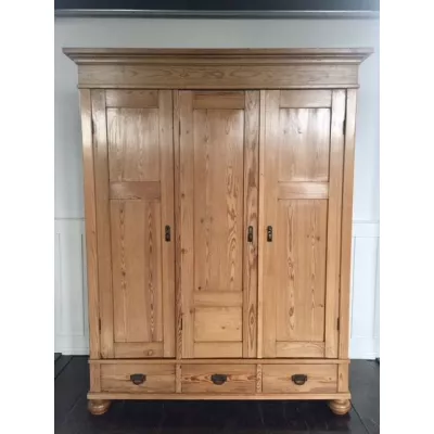 Antiker europäischer Kiefern Kleiderschrank Weichholz 19. Jh