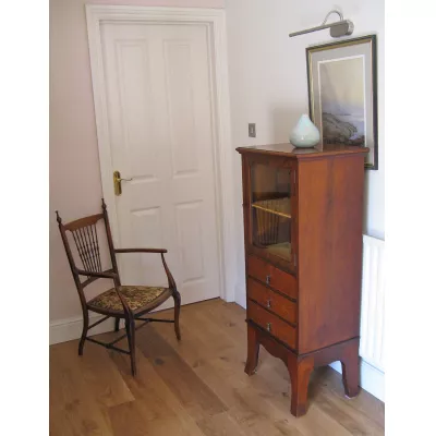 Original Antiker Englischer Edwardianischer Grat Nussbaum Schrank ca. 1900