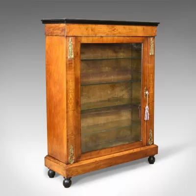 Kleine original englische Nussbaum Vitrine antik 1870