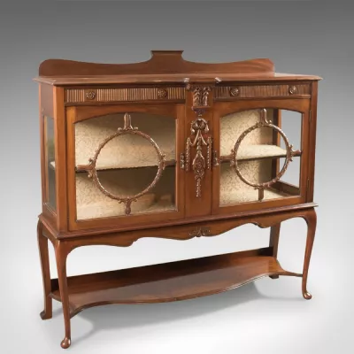 Edwardianische Antike Englische Nussbaum Vitrine ca. 1910