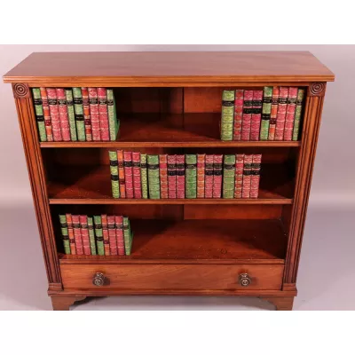 Antikes Englisches offenes Mahagoni Bücherregal ca. 1830