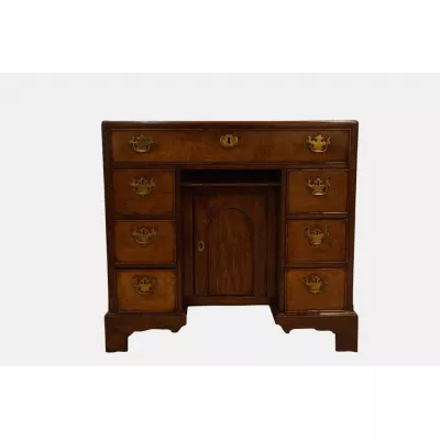 Georgianischer Englischer Antiker Mahagoni Schreibtisch ca. 1750