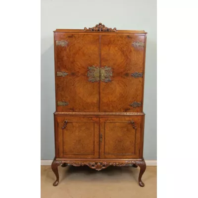 Englischer Antiker Grat Nussbaum Coktail Schrank im Queen Anne Stil ca. 1920