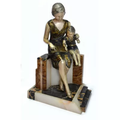Französische Antike Art Deco Skulptur Mutter Kind von Uriano ca. 1930