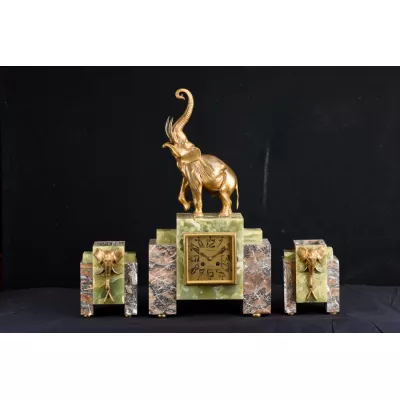 Art Deco Antike Englische dreiteilige Ormolu Elefanten Uhr ca. 1920