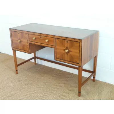 Antiker Art Deco Nussbaum Schreibtisch englisch ca 1925