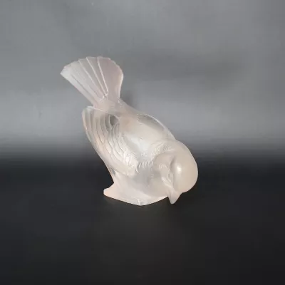 Französische Antike Vogel Glasfigur Moineau Hardi II ca. 1930