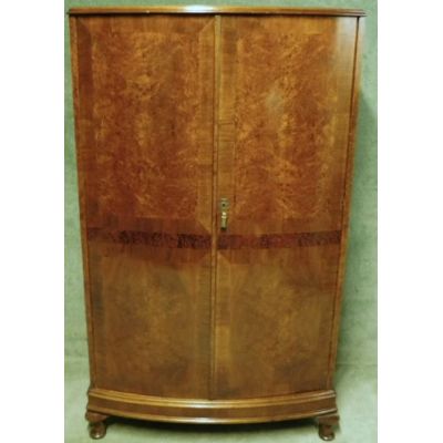 Englischer Antiker Grat Nussbaum Queen Anne Kleiderschrank ca. 1920