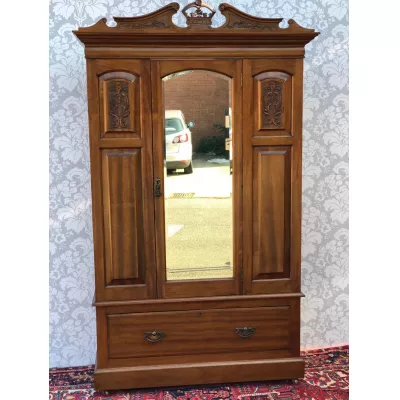 Viktorianischer Antiker Englischer Mahagoni Kleiderschrank ca. 1860