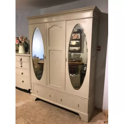 Viktorianischer Antiker Englischer bemalter Kleiderschrank ca. 1850