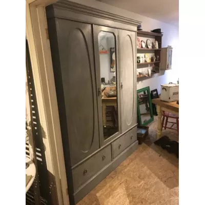 Viktorianischer Antiker Englischer bemalter Kleiderschrank ca. 1870
