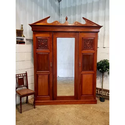 Viktorianischer Antiker Englischer Nussbaum Kleiderschrank ca. 1890