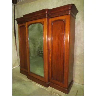 Viktorianischer Englischer Antiker Mahagoni Kleiderschrank ca. 1860