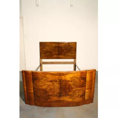 Art Deco Antikes Englisches Nussbaum Doppelbett ca. 1930 