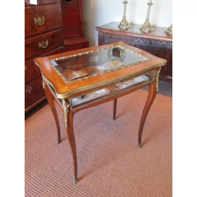 Antiker Nussbaum Bijouterie Beistelltisch Vitrine englisch 19. Jh