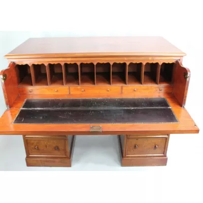 Viktorianischer Antiker Englischer Mahagoni Schreibtisch ca. 1860