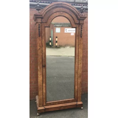Antiker viktorianischer Nussbaum Kleiderschrank Garderobe englisch 1850