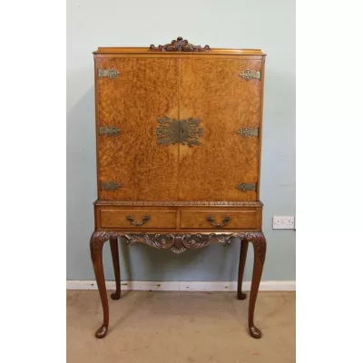 Antiker Queen Anne Cocktailschrank Nussbaum englisch ca 1920