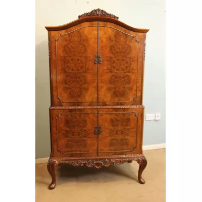 Britischer Queen Anne Nussbaum Cocktailschrank antik ca 1930