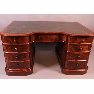 Viktorianischer britischer Mahagoni Schreibtisch antik 1860