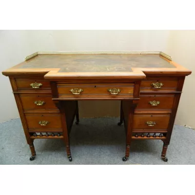 Antiker englischer Nussbaum Schreibtisch ca 1890