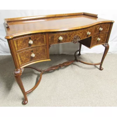 Antiker britischer Nussbaum Schreibtisch englisch ca 1920