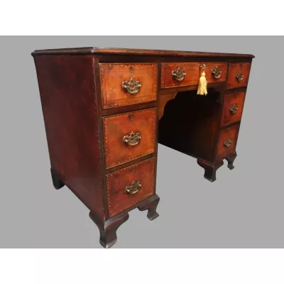 Antiker britischer Nussbaum Schreibtisch ca 1900