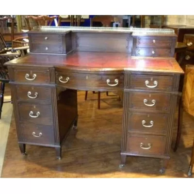 Edwardianischer Antiker Mahagoni Schreibtisch von Maples & Co. ca. 1900