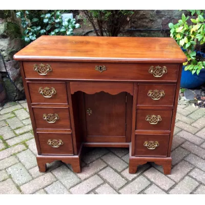 Antiker britischer Mahagoni Schreibtisch ca 1800