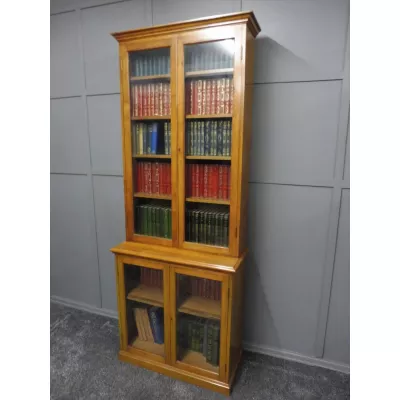 Antiker britischer Nussbaum Bücherschrank Vitrine ca 1920
