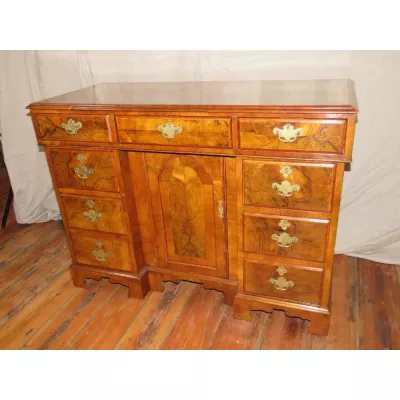 Britischer antiker Nussbaum Schreibtisch ca 19. Jh