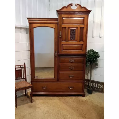 Antiker britischer Art Nouveau Kleiderschrank Nussbaum 1890