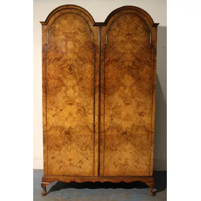 Antiker britischer Nussbaum Kleiderschrank ca 1930