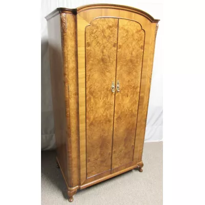 Antiker britischer Nussbaum Kleiderschrank ca 1920